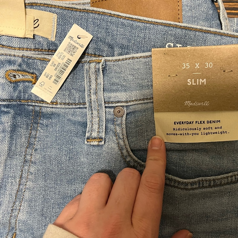 Madewell Everyday flex denim in Hodgson wash. Size 35 x 30 slim